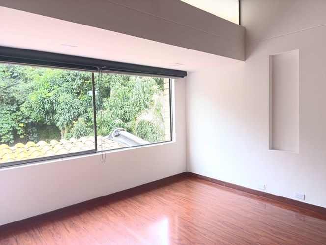 Casa de 3 alcobas en arriendo en El Poblado, Medellín, 360 m² · foto 10 de 17
