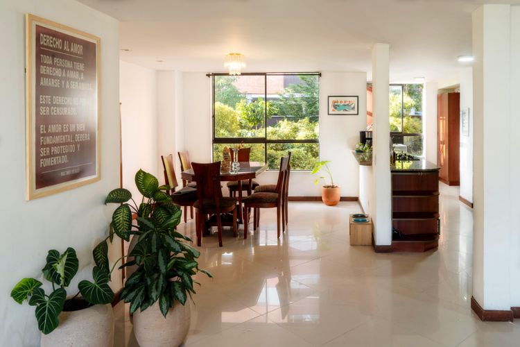 Apartamento de 3 alcobas en arriendo en El Poblado, Medellín, 170 m² · foto 2 de 9