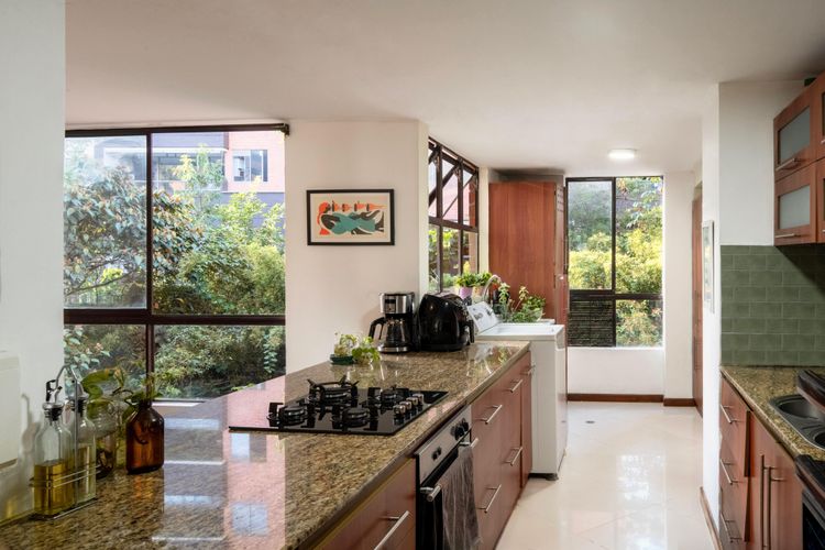 Apartamento de 3 alcobas en arriendo en El Poblado, Medellín, 170 m² · foto 5 de 9