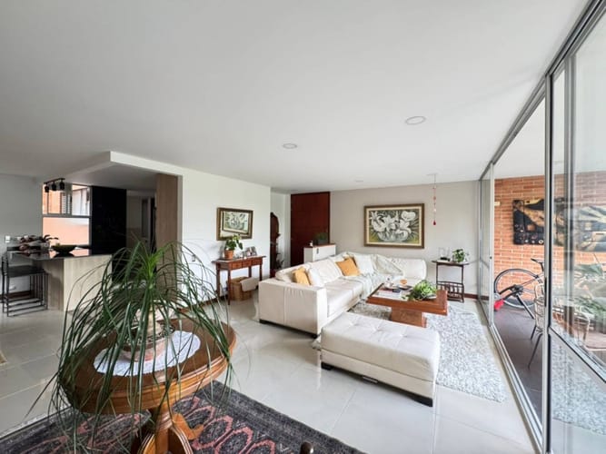 Apartamento de 3 alcobas en arriendo en El Diamante No. 2, Medellín, 180 m² · foto 3 de 24