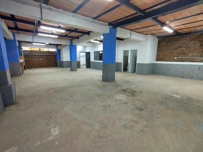 Bodega en arriendo en Manrique Central, Medellín, 220 m² · foto 8 de 11