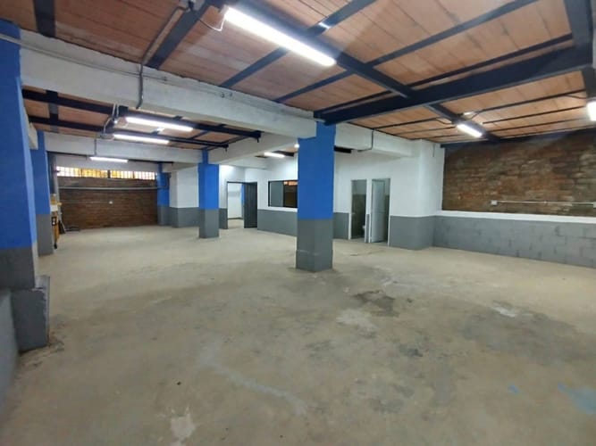 Bodega en arriendo en Manrique Central, Medellín, 220 m² · foto 10 de 11
