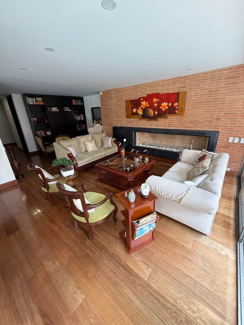 Apartamento de 3 alcobas en venta en Los Rosales, Bogotá, 265 m² · foto 13 de 19
