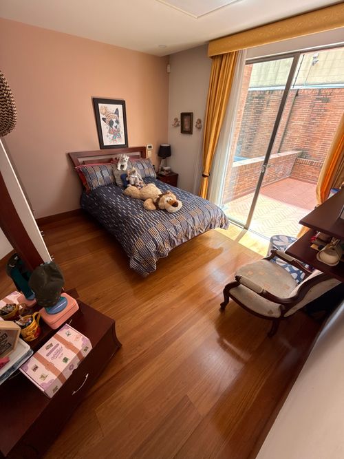 Apartamento de 3 alcobas en venta en Los Rosales, Bogotá, 265 m² · foto 17 de 19