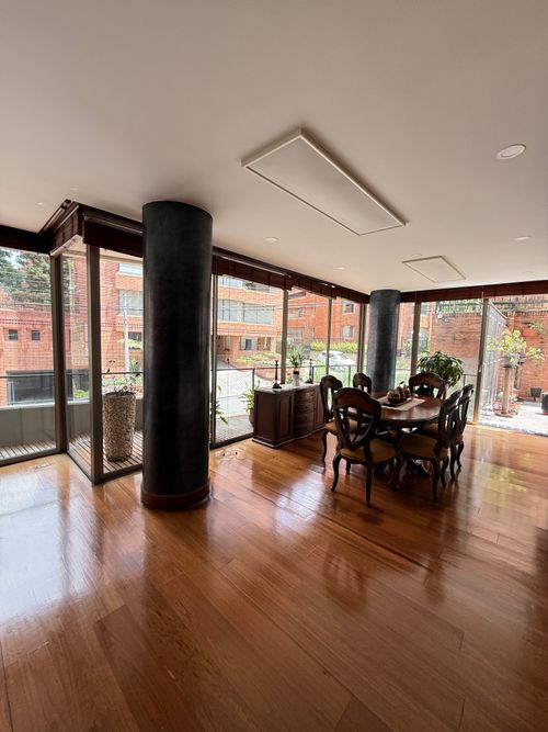 Apartamento de 3 alcobas en venta en Los Rosales, Bogotá, 265 m² · foto 8 de 19