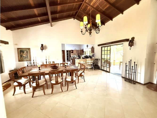 Casa de 5 alcobas en venta en Armenia, 380 m² · foto 2 de 24