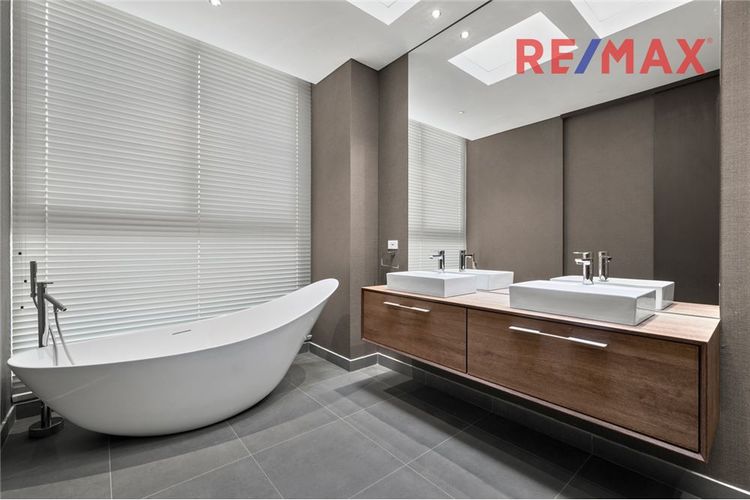 Apartamento de 3 alcobas en venta en El Virrey, Bogotá, 240 m² · foto 13 de 24