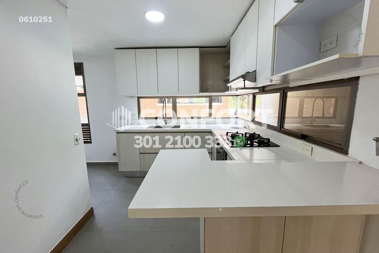 Apartamento de 2 alcobas en arriendo en El Poblado, Medellín, 135 m² · foto 6 de 22