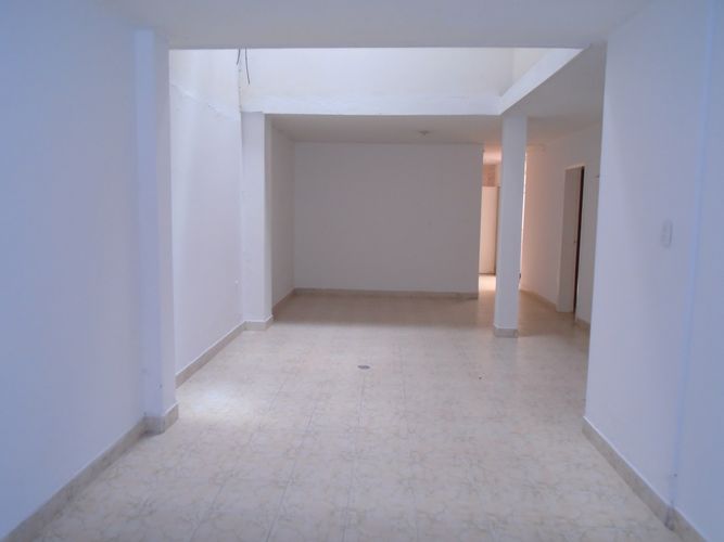Casa de 5 alcobas en venta en Alvarez Las Americas, Bucaramanga, 265 m² · foto 3 de 13