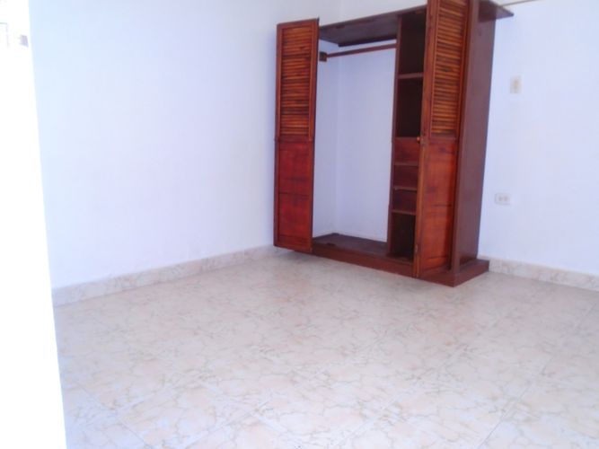Casa de 5 alcobas en venta en Alvarez Las Americas, Bucaramanga, 265 m² · foto 5 de 13