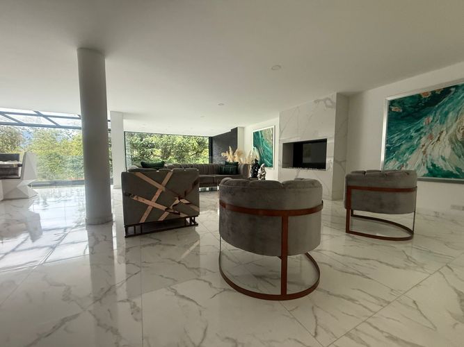 Casa de 4 alcobas en venta en San Lucas, Medellín, 430 m² · foto 9 de 24