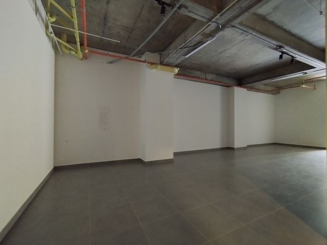Oficina en venta en Loma Del Chocho, Envigado, 132 m² · foto 2 de 8
