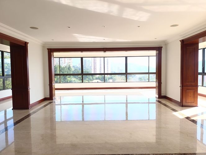 Apartamento de 4 alcobas en arriendo en El Poblado, Medellín, 425 m² · foto 2 de 19