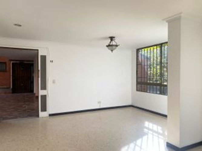 Apartamento de 3 alcobas en venta en El Castillo, Medellín, 125 m² · foto 2 de 15