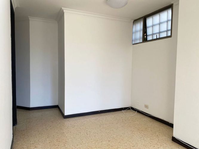 Apartamento de 3 alcobas en venta en El Castillo, Medellín, 125 m² · foto 4 de 15