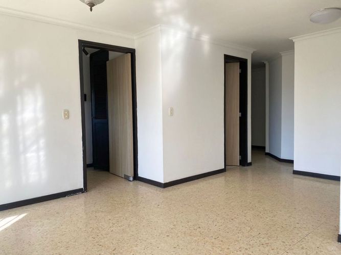 Apartamento de 3 alcobas en venta en El Castillo, Medellín, 125 m² · foto 3 de 15