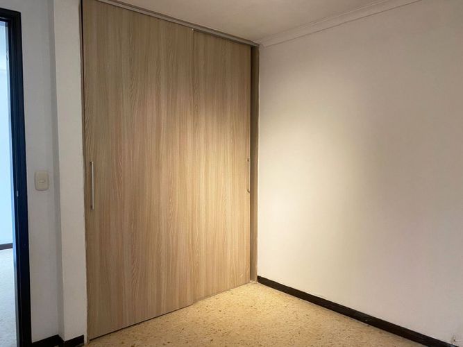 Apartamento de 3 alcobas en venta en El Castillo, Medellín, 125 m² · foto 9 de 15