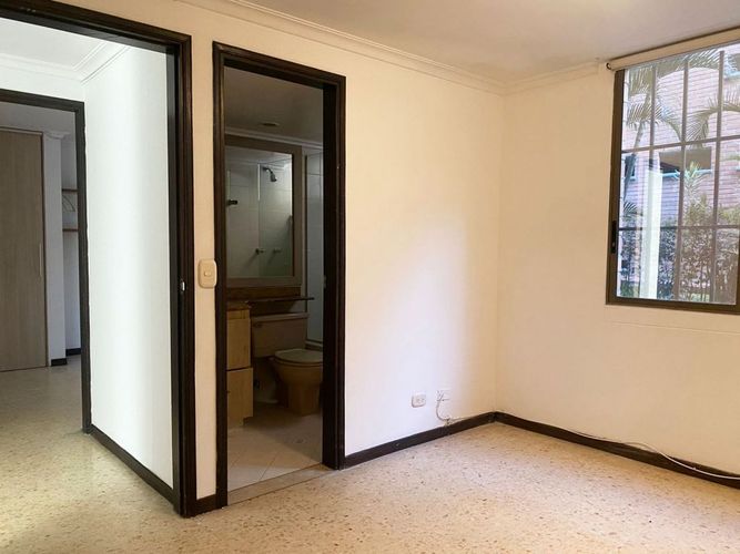 Apartamento de 3 alcobas en venta en El Castillo, Medellín, 125 m² · foto 7 de 15