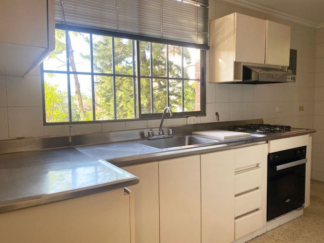 Apartamento de 3 alcobas en venta en El Castillo, Medellín, 125 m² · foto 6 de 15