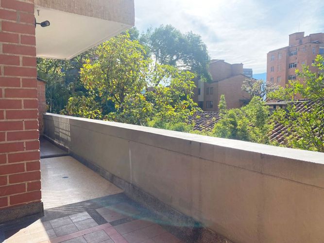 Apartamento de 3 alcobas en venta en El Castillo, Medellín, 125 m² · foto 14 de 15