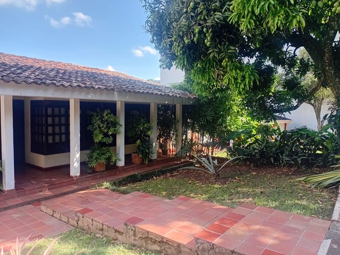 Casa de 3 alcobas en venta en Santa Helena, Ibagué, 272 m² · foto 2 de 18