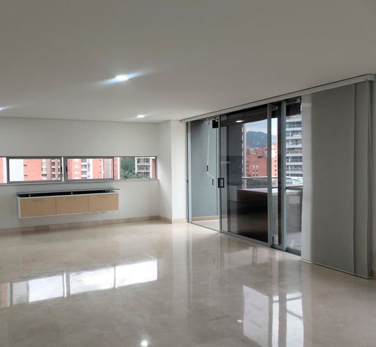 Apartamento de 1 alcoba en arriendo en El Poblado, Medellín, 95 m² · foto 2 de 13