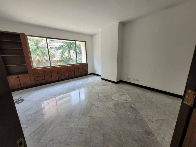 Apartamento de 3 alcobas en venta en Normandia, Cali, 433 m² · foto 10 de 24