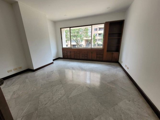 Apartamento de 3 alcobas en venta en Normandia, Cali, 433 m² · foto 19 de 24