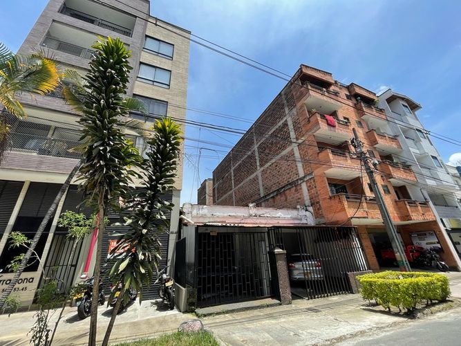 Casa de 6 alcobas en venta en Centro, Itagüí, 377 m² · foto 2 de 18