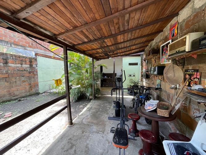 Casa de 6 alcobas en venta en Centro, Itagüí, 377 m² · foto 13 de 18