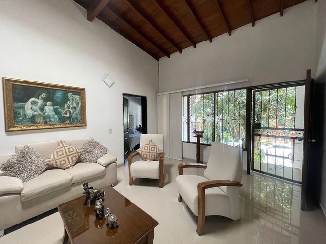 Casa de 10 alcobas en venta en La Castellana, Medellín, 118 m² · foto 3 de 24