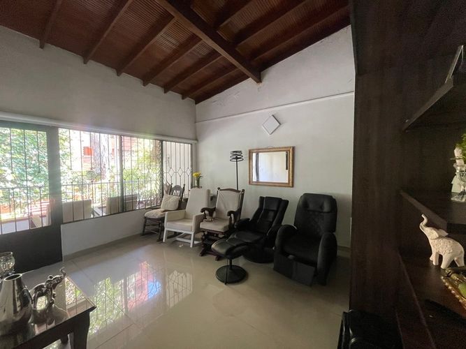 Casa de 10 alcobas en venta en La Castellana, Medellín, 118 m² · foto 4 de 24