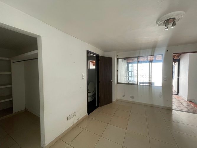 Casa de 10 alcobas en venta en La Castellana, Medellín, 118 m² · foto 14 de 24