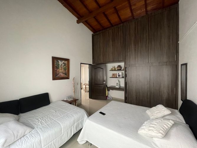 Casa de 10 alcobas en venta en La Castellana, Medellín, 118 m² · foto 18 de 24