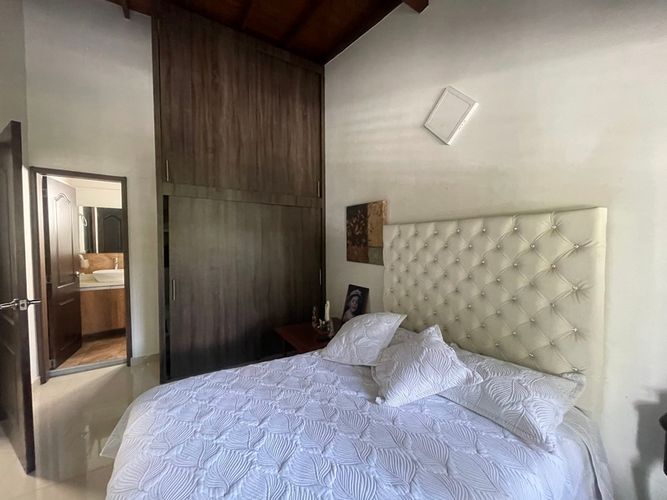 Casa de 10 alcobas en venta en La Castellana, Medellín, 118 m² · foto 20 de 24