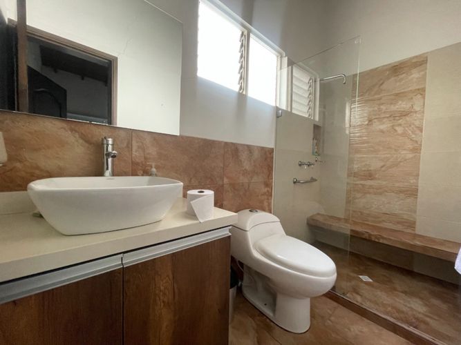Casa de 10 alcobas en venta en La Castellana, Medellín, 118 m² · foto 23 de 24