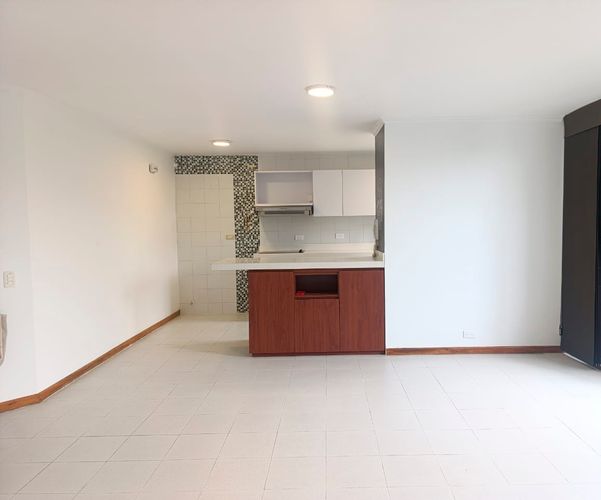 Apartamento de 2 alcobas en arriendo en Los Naranjos, Medellín, 70 m² · foto 4 de 16