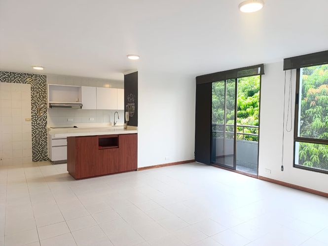 Apartamento de 2 alcobas en arriendo en Los Naranjos, Medellín, 70 m² · foto 3 de 16