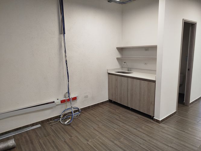 Oficina en arriendo en La Candelaria, Medellín, 37 m² · foto 10 de 12