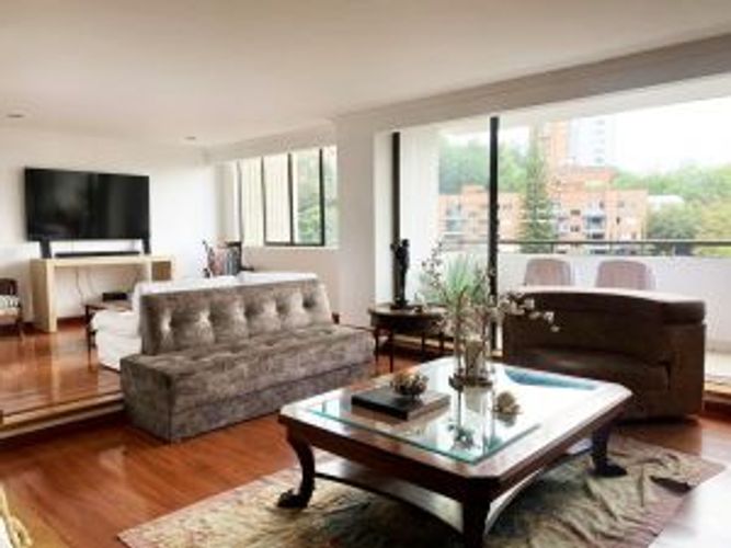 Apartamento de 3 alcobas en venta en El Poblado, Medellín, 220 m² · foto 1 de 19