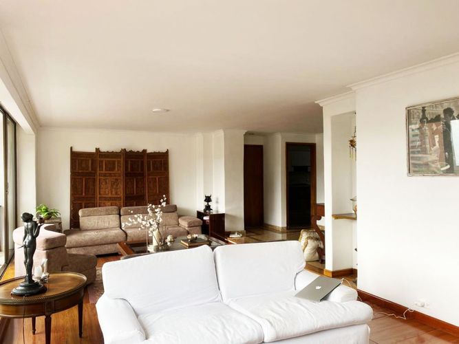 Apartamento de 3 alcobas en venta en El Poblado, Medellín, 220 m² · foto 2 de 19