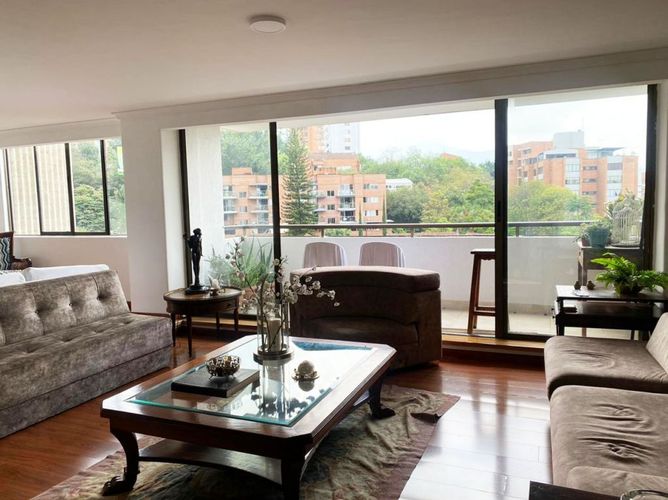 Apartamento de 3 alcobas en venta en El Poblado, Medellín, 220 m² · foto 3 de 19