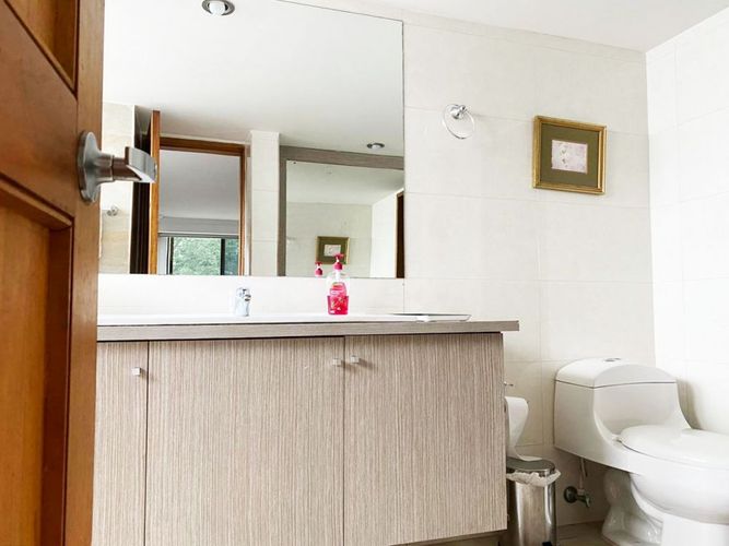 Apartamento de 3 alcobas en venta en El Poblado, Medellín, 220 m² · foto 18 de 19