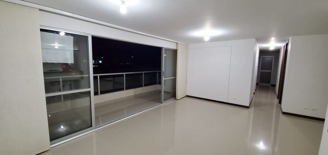 Apartamento de 3 alcobas en venta en Alfaguara, Jamundí, 115 m² · foto 2 de 24