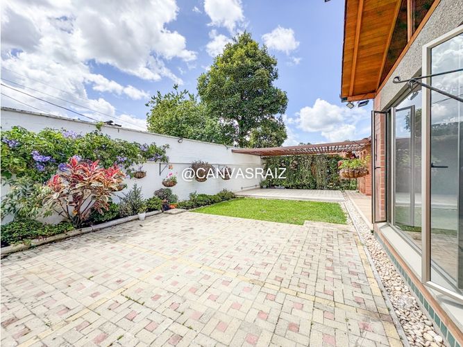 Casa de 3 alcobas en venta en El Retiro, 233 m² · foto 2 de 12