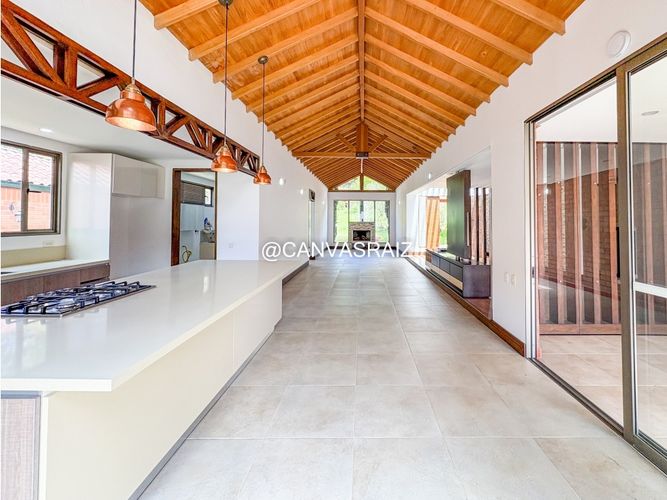 Casa de 3 alcobas en venta en El Retiro, 233 m² · foto 3 de 12