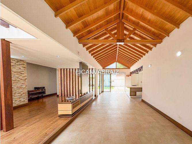 Casa de 3 alcobas en venta en El Retiro, 233 m² · foto 5 de 12