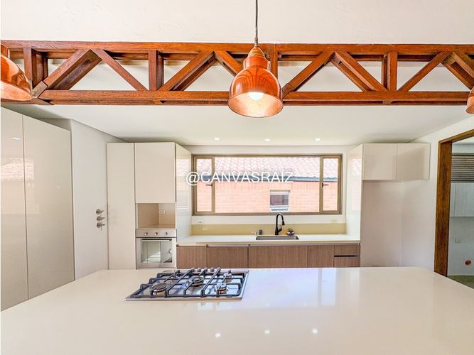 Casa de 3 alcobas en venta en El Retiro, 233 m² · foto 7 de 12