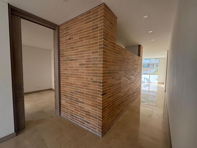 Apartamento de 3 alcobas en venta en Cristales, Cali, 293 m² · foto 2 de 12