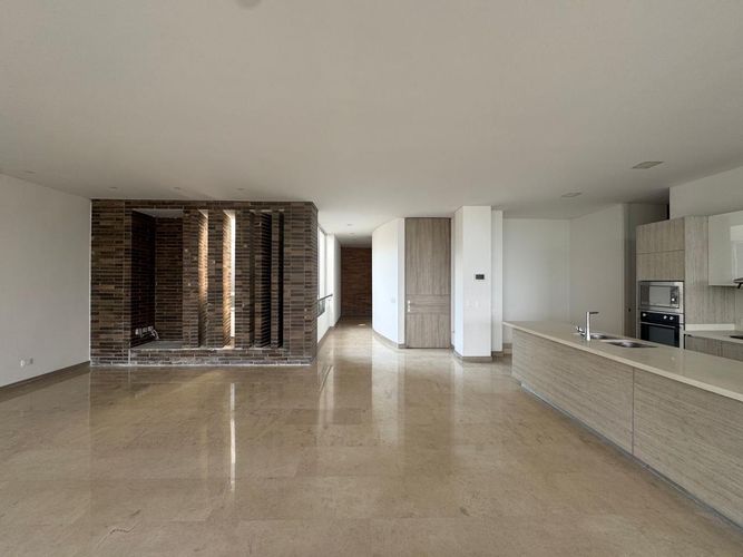 Apartamento de 3 alcobas en venta en Cristales, Cali, 293 m² · foto 6 de 12